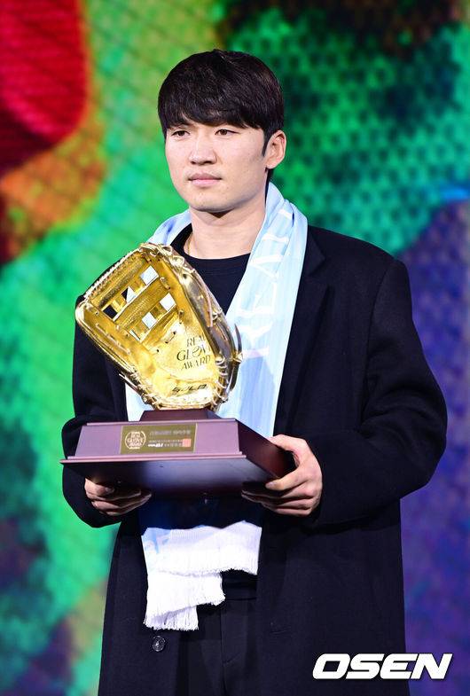 韓 평정하고 ML 진출한다! 김도영에 밀렸던 3루수, 올해의 선수상+최고 3루수 우뚝…원태인은 FA 강민호 업었다(종합)