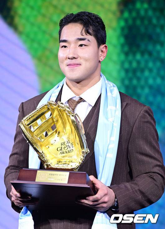 韓 평정하고 ML 진출한다! 김도영에 밀렸던 3루수, 올해의 선수상+최고 3루수 우뚝…원태인은 FA 강민호 업었다(종합)