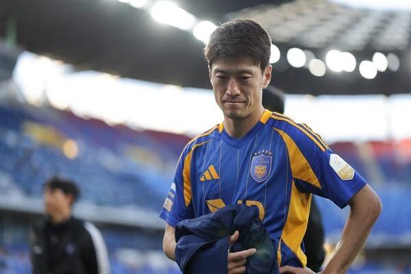 [K리그 포커스] 신태용이 뺨 때리고 귀에 휘슬 불고...