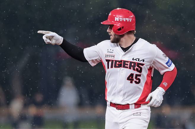 임박한 최형우 이탈, 리드오프도 4번도 없다··· KIA 2026년 어떻게 하나