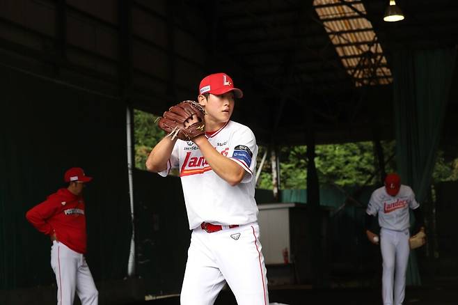 150㎞ 선발 투수가 갑자기 튀어 나왔다? 명품 투수 코치 의외의 제안, 신의 한 수 될까