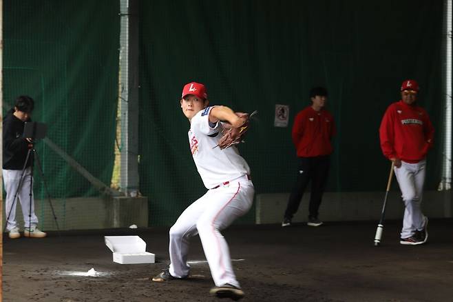 150㎞ 선발 투수가 갑자기 튀어 나왔다? 명품 투수 코치 의외의 제안, 신의 한 수 될까