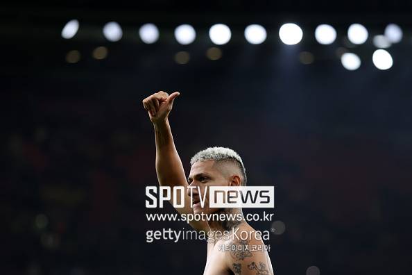 英 단독 떴다, 토트넘 손흥민 동상 세워…‘오피셜’ 공식채널 읍소했던 ‘절친’ 히샬리송→겨울 1월 이적시장 ‘방출 엔딩’