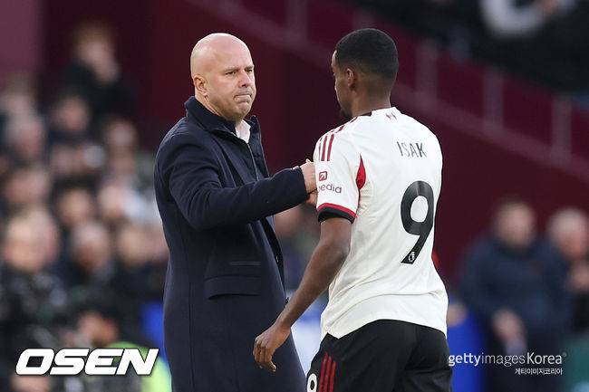 한국 시절 근무 태만+선수단 불화 방치.. 클린스만, 리버풀 추락에