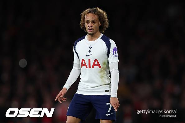 ‘네가 뭔데 쏘니 번호 7번을 달아?’ 토트넘 팬들도 0골, 시몬스 부진에 극대노