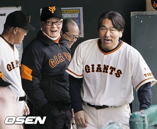 ‘코치 이승엽’ 부임하기도 전에, 아베 감독 흔드는 요미우리 OB들 “마쓰이가 감독하는 걸 보고 싶다”