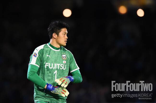 끝내 팬들 앞에서 눈물 보였다…’10년’ 동행 마무리하는 정성룡 “항상 가와사키를 응원하겠습니다”