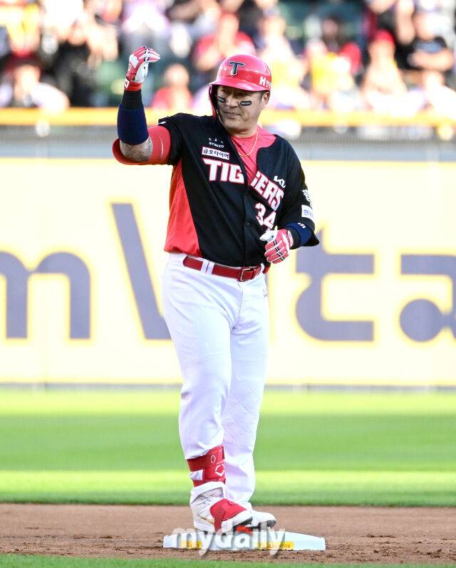 최형우 삼성 복귀→이범호 잇는 非타이거즈 2호 은퇴식 예약취소…KIA 역사 한 페이지가 허무하게 바뀐다