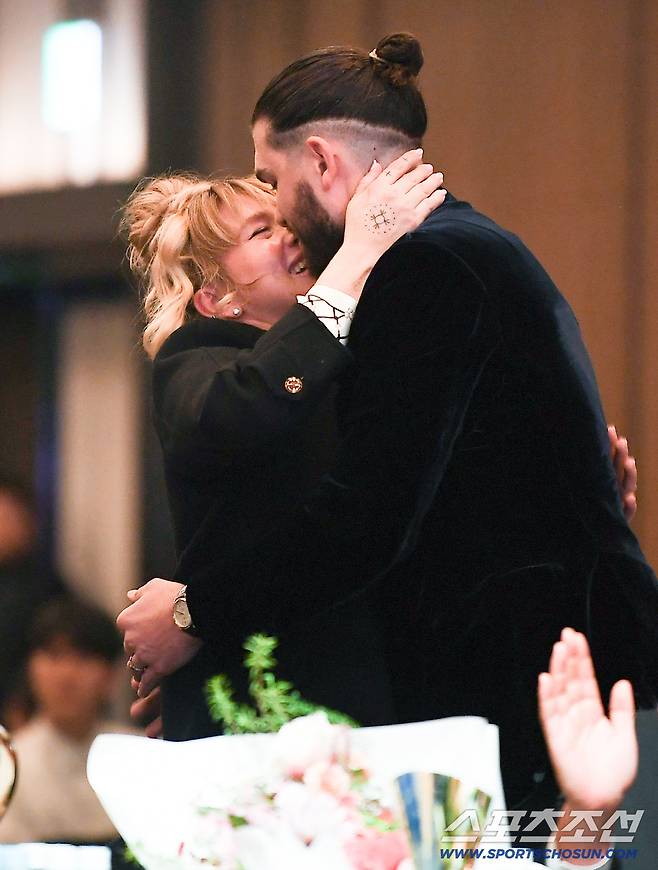 한화가 '4000만불' 투수 낳다니! → 폰세, 역대 'KBO 역수출' 최고액 예약. 돈방석 확정적