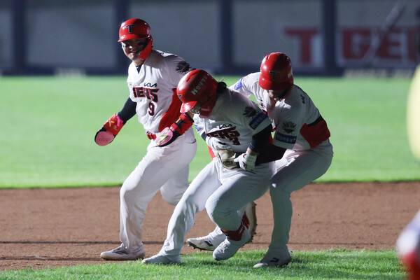 박찬호·최형우 이탈이 끝 아니다...KIA 연봉 협상 테이블도 한파 예고