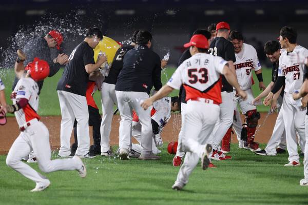박찬호·최형우 이탈이 끝 아니다...KIA 연봉 협상 테이블도 한파 예고