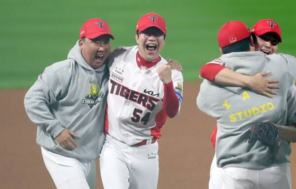박찬호·최형우 이탈이 끝 아니다...KIA 연봉 협상 테이블도 한파 예고