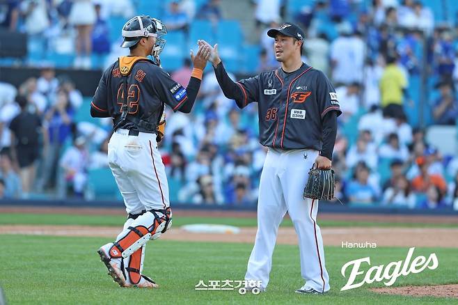 “새 구장 ‘가을 야구’ 함께 못한 아쉬움 크지만 내 운명” 17년 한화 마운드 지킨 ‘마당쇠’ 장민재 은퇴, 전력분석으로 새 출발