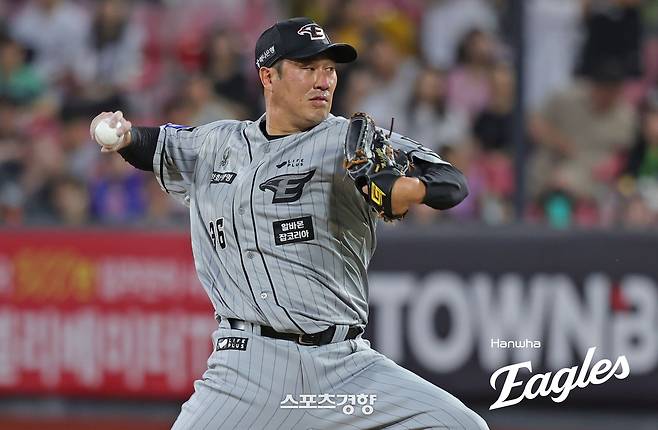 “새 구장 ‘가을 야구’ 함께 못한 아쉬움 크지만 내 운명” 17년 한화 마운드 지킨 ‘마당쇠’ 장민재 은퇴, 전력분석으로 새 출발
