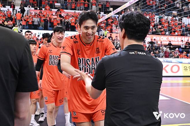 나이 서른에 배구에 눈떴다…배구도사가 바라본 2m1 거포의 눈물겨운 성장기