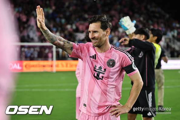 메시 앞에서 태도 급변한 뮐러… 손흥민엔 도발, GOAT 앞엔 존경뿐