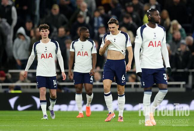 ‘리그 17위’ 포스테코글루 때가 좋았나…”토트넘 선수들, 프랭크 감독에 대한 불만 커지고 있어”