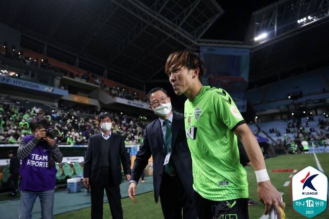 ‘한국서 음주 운전→퇴출 엔딩’…중국서 ‘5골 18도움’ 미친 활약 펼치고 MVP 후보 올랐다→”쿠니모토가 당연히 수상해야 돼” 압도적 지지