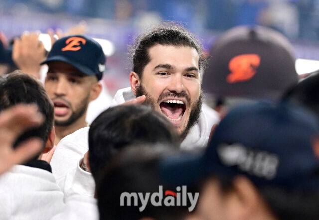 '이럴 수가' KBO 역사 바꾼 선수인데, 440억 무리인가…