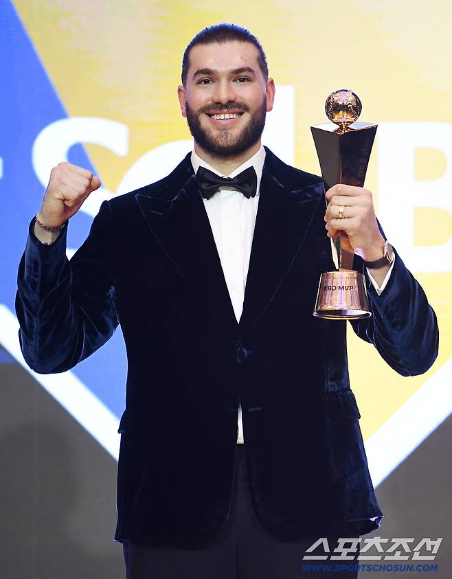 '한국에서나 통했던 투수잖아…' 몸값 폭등한 폰세 향한 비판론 등장. KBO리그 레벨이 의심된다?