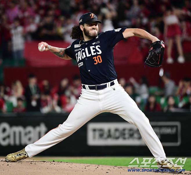 '한국에서나 통했던 투수잖아…' 몸값 폭등한 폰세 향한 비판론 등장. KBO리그 레벨이 의심된다?