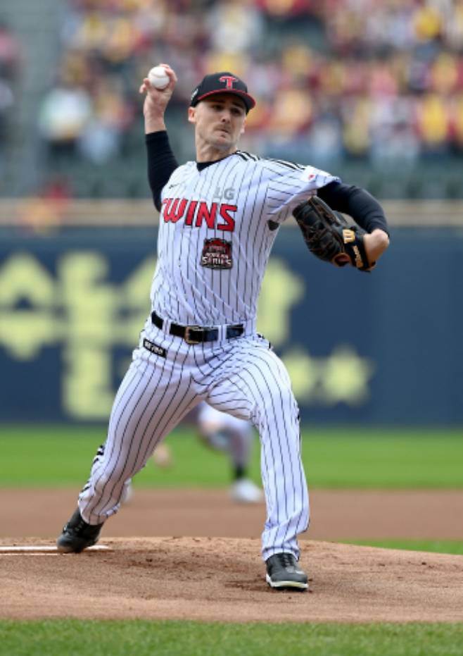 'LG 외인 전원 잔류' 오스틴 25억, 치리노스 20억, 톨허스트 18억 원 재계약