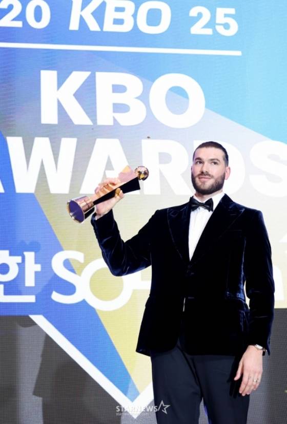 '드디어' 한화 폰세 ML 계약 확정 '3년 440억' 초대박! 행선지는 'RYU 친정팀+WS 준우승팀' 토론토였다