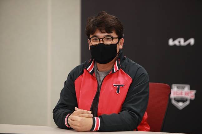 [오피셜] KIA 김종국 전 감독-'음주' 봉중근 코치 현장 복귀시→KBO '출장정지 50G+봉사활동 80시간-40시간' 제재... '무죄' 장정석 전 단장은 무기실격