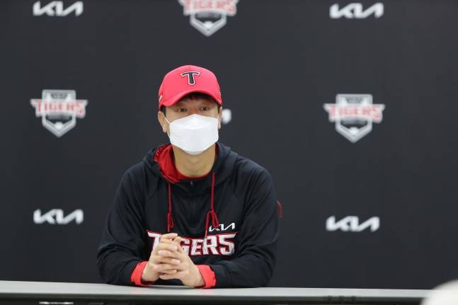 [오피셜] KIA 김종국 전 감독-'음주' 봉중근 코치 현장 복귀시→KBO '출장정지 50G+봉사활동 80시간-40시간' 제재... '무죄' 장정석 전 단장은 무기실격