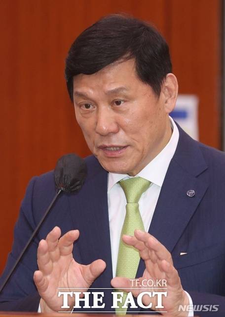 허구연 총재 ‘진퇴’ 놓고 KBO 내·외부 암투 격화…정치권까지 나서‘사퇴’ 종용