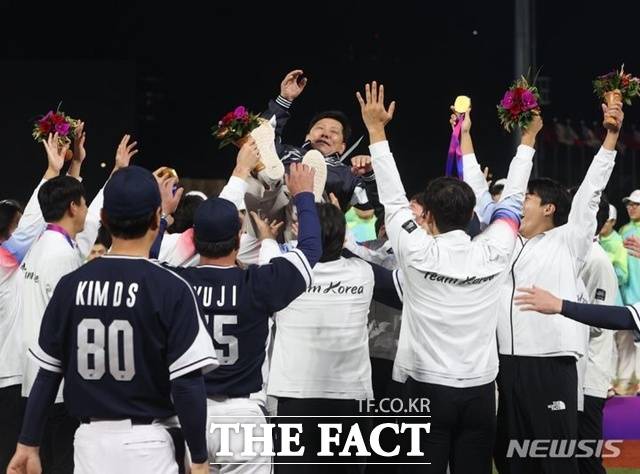 허구연 총재 ‘진퇴’ 놓고 KBO 내·외부 암투 격화…정치권까지 나서‘사퇴’ 종용