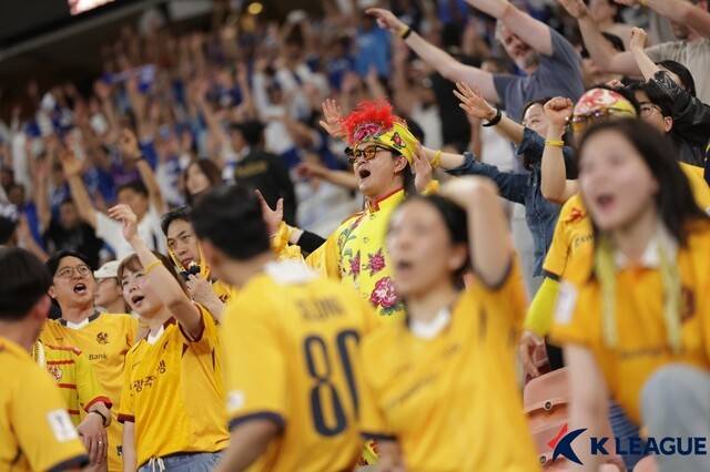 [오피셜] 이럴 수가! '버스 61대+1,700명' 파견 실화냐... '사상 첫 코리아컵 결승' 광주, 6일 전북전 역대급 규모 응원단 뜬다