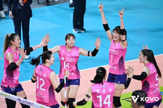 김수지 서브로 흐름 뒤집었다...흥국생명, 0-2→3-2 대역전승...선두 한국도로공사 11연승 막고 3위 도약 [MD인천]