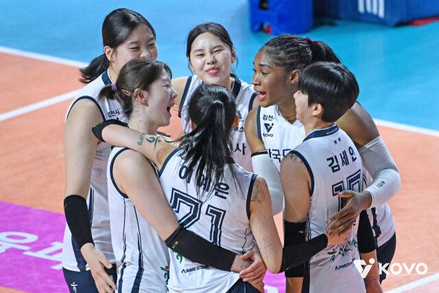 김수지 서브로 흐름 뒤집었다...흥국생명, 0-2→3-2 대역전승...선두 한국도로공사 11연승 막고 3위 도약 [MD인천]