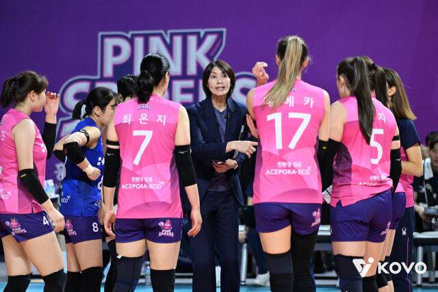 김수지 서브로 흐름 뒤집었다...흥국생명, 0-2→3-2 대역전승...선두 한국도로공사 11연승 막고 3위 도약 [MD인천]