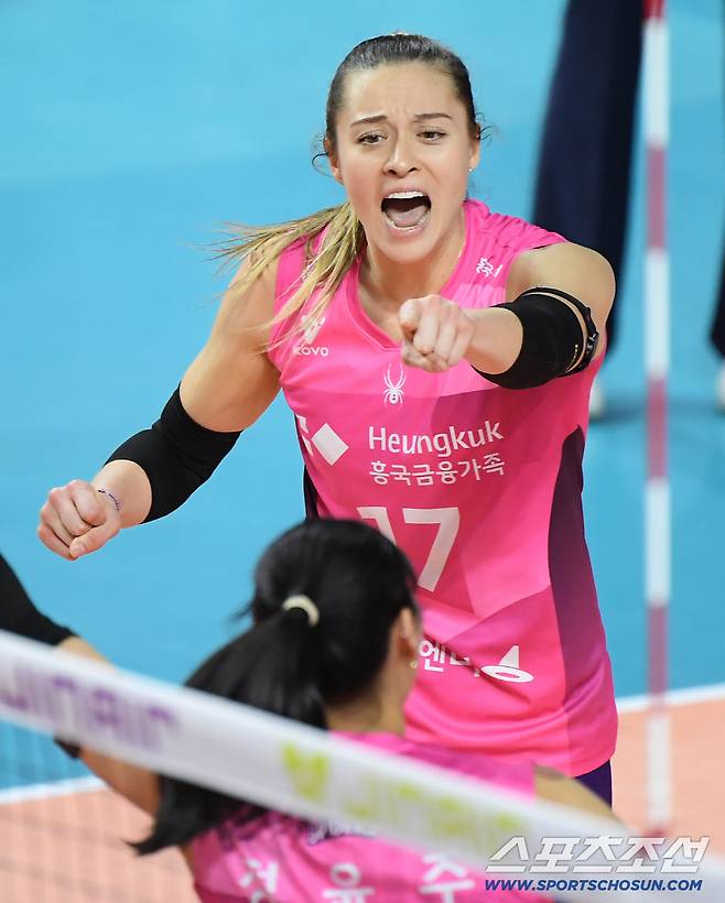 '0:2→3:2' 레베카 '원톱' 흥국생명, '절대 1강' 도로공사 11연승 저지[인천 리뷰]