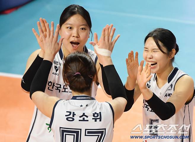 '0:2→3:2' 레베카 '원톱' 흥국생명, '절대 1강' 도로공사 11연승 저지[인천 리뷰]