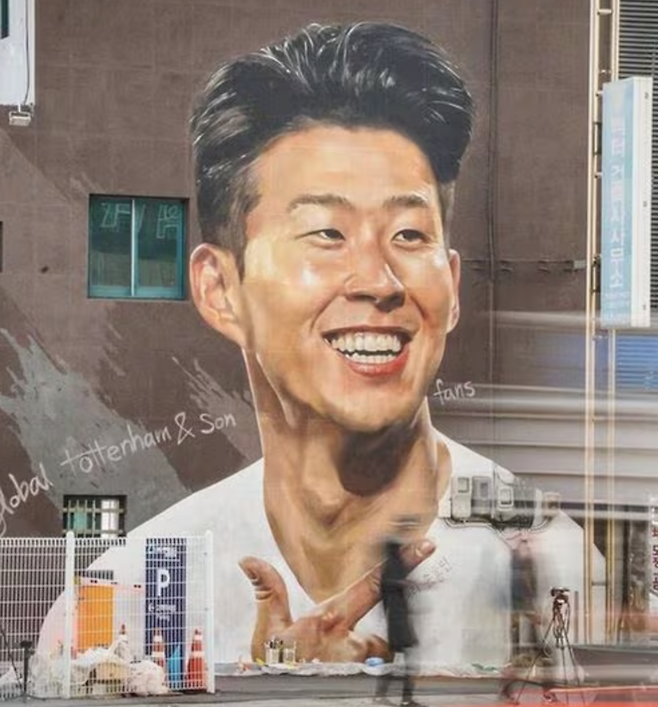 토트넘 ‘오피셜’ 공식발표 → 손흥민 다음주 리턴 확정, 홈구장에 손흥민 벽화 새긴다 “SON, 팬들과 작별인사