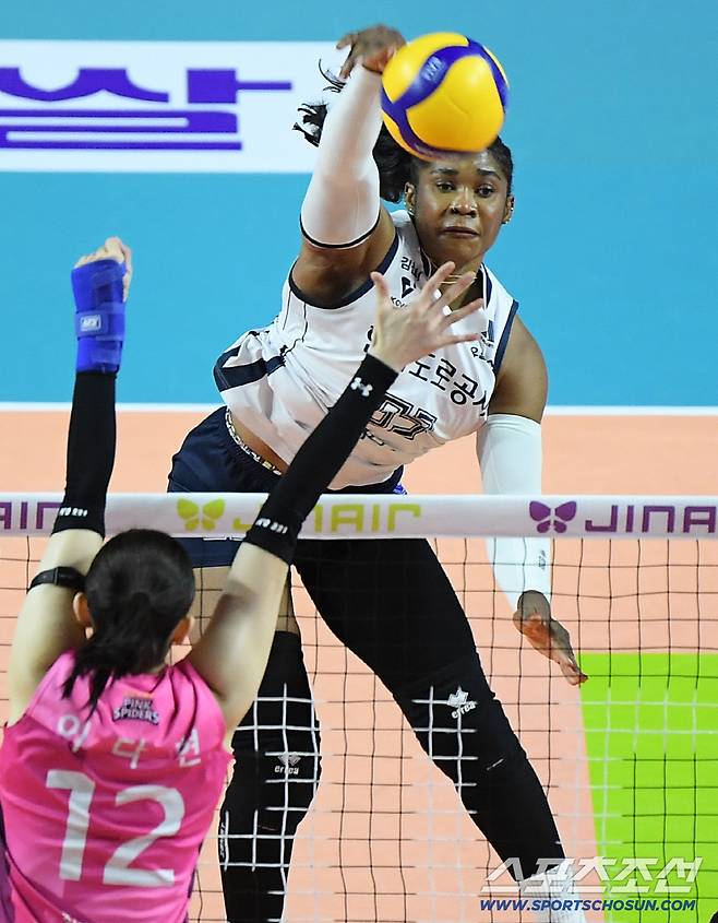 2:0 리드하다 2:3 역전패. 10연승이 충격 역전패로 끊기다니. '1강' 감독은