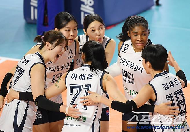 2:0 리드하다 2:3 역전패. 10연승이 충격 역전패로 끊기다니. '1강' 감독은