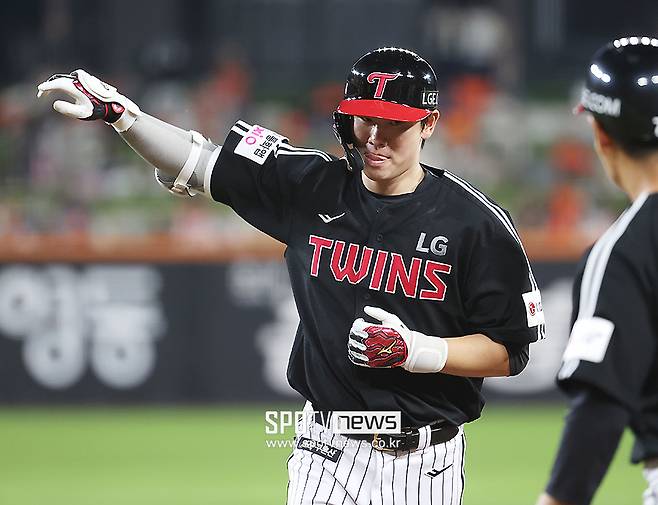 김현수 못 잡은 LG, 아직도 머리가 아프다고? 더 큰 협상이 기다린다, 원샷 처리 가능할까