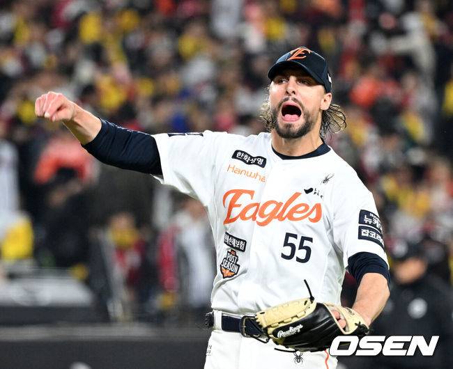 “미리 얘기하고 떠났다” 원투 펀치의 예고된 작별, 왜 손혁 단장은 놀랐을까 “와이스 ML 보장 계약은 예상 못했다”