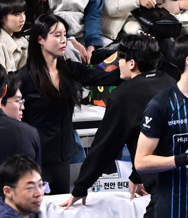 '학폭 논란' 이다영, V리그에 왔다...국내 코트 찾아 응원한 사람은? [유진형의 현장 1mm]