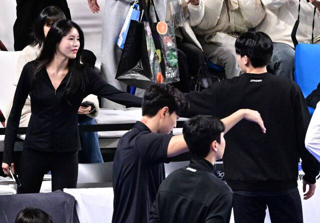 '학폭 논란' 이다영, V리그에 왔다...국내 코트 찾아 응원한 사람은? [유진형의 현장 1mm]