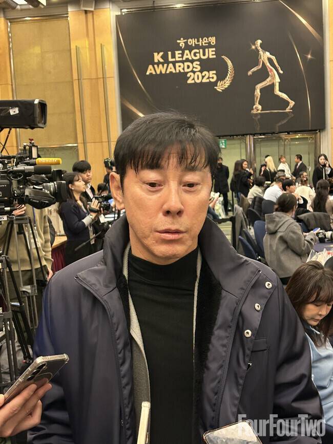 “폭행은 절대 없었다” 부인한 신태용 감독, 인도네시아로 출국했다…前 통역사가 직접 전해