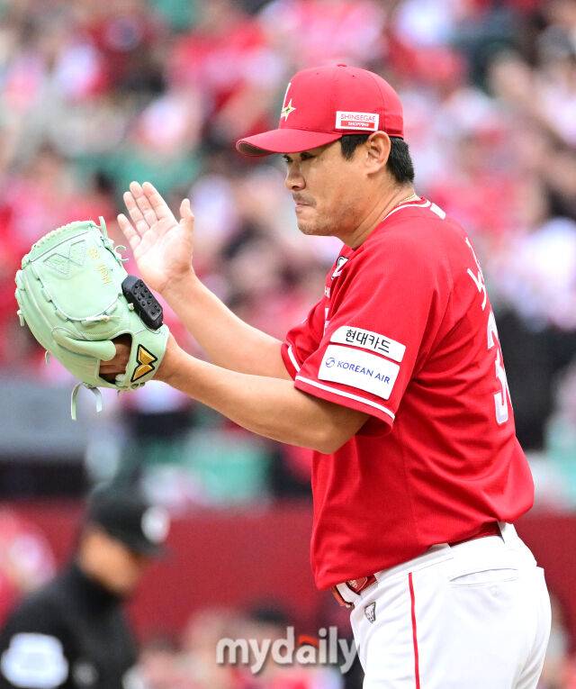 '미쳤다' 41세에 류지현호 전격 발탁, 방출→테스트 당시만 해도 상상했나…韓 최고령 홀드왕 감격, 13년 만에 WBC 나가나