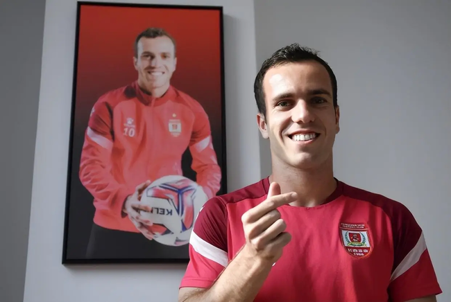 조국 ‘브라질’ 버리고 중국으로 귀화…A매치 6경기 출전→’새로운 핵심 멤버 될 수 있어’