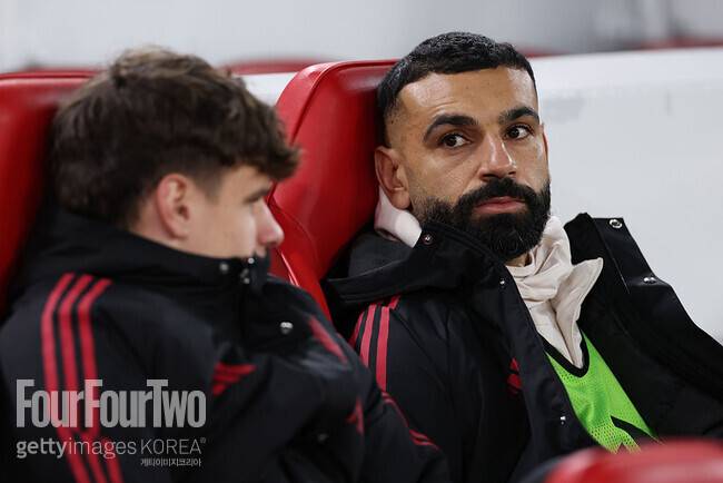 손흥민하고 너무 비교된다...'2연속 벤치' 살라 이게 진정 프로선수인가, 대놓고 '짜증 폭발' 태도 논란