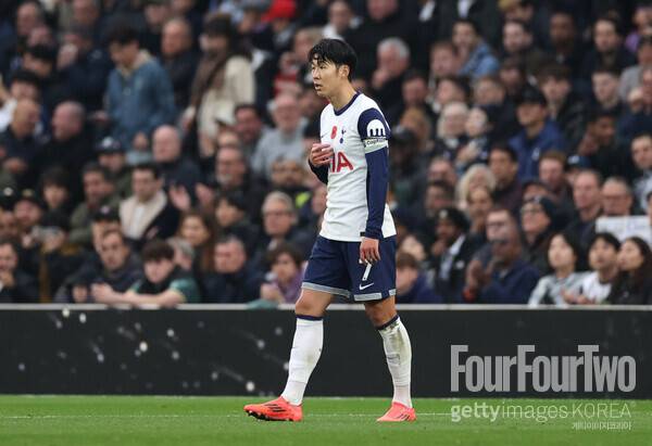 손흥민하고 너무 비교된다...'2연속 벤치' 살라 이게 진정 프로선수인가, 대놓고 '짜증 폭발' 태도 논란