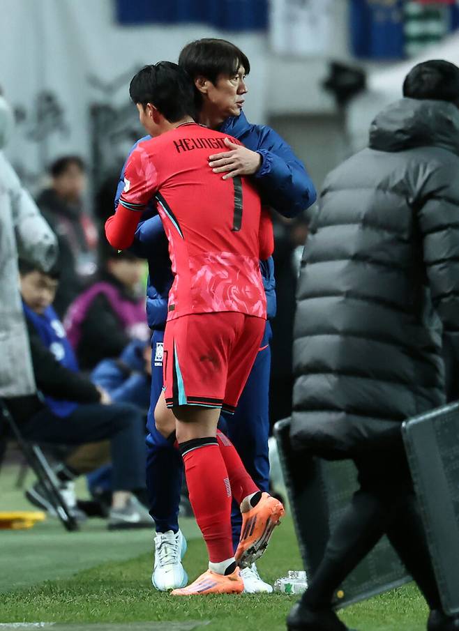 홍명보호 안중에도 없었다…英 최대 언론이 꼽은 ‘죽음의 조’→한국 언급조차 안 돼 “우루과이-스코틀랜드-가나 피해야”